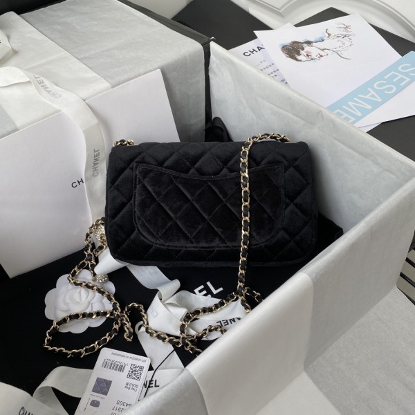  Handbag  Chanel  size  20x13x7 cm