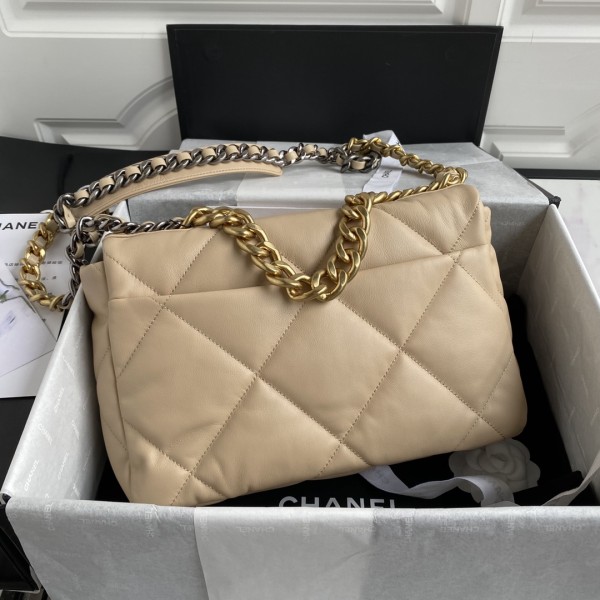  Handbag  Chanel size  30 cm