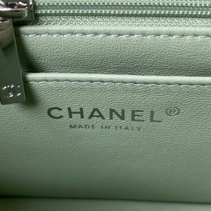 Handbag  Chanel  size 17 cm
