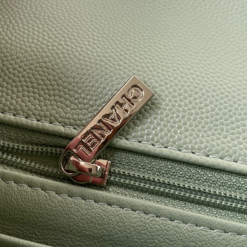 Handbag  Chanel  size 17 cm