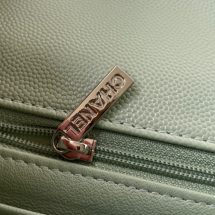 Handbag  Chanel  size 17 cm