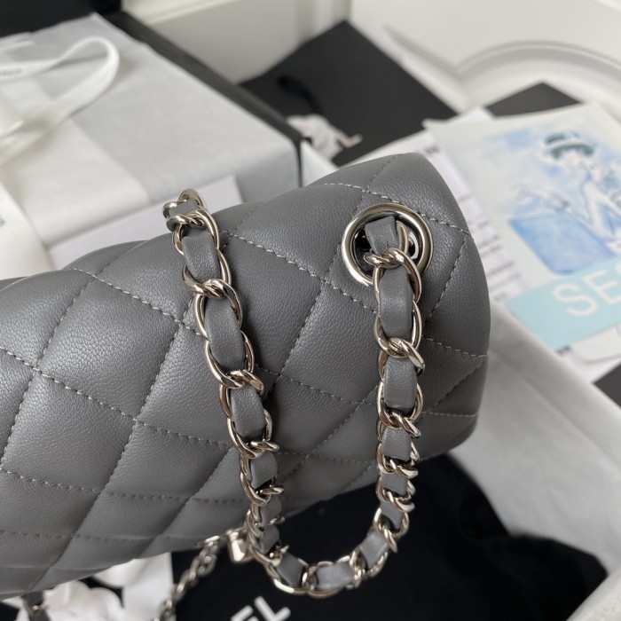 Handbag  Chanel  size 17 cm