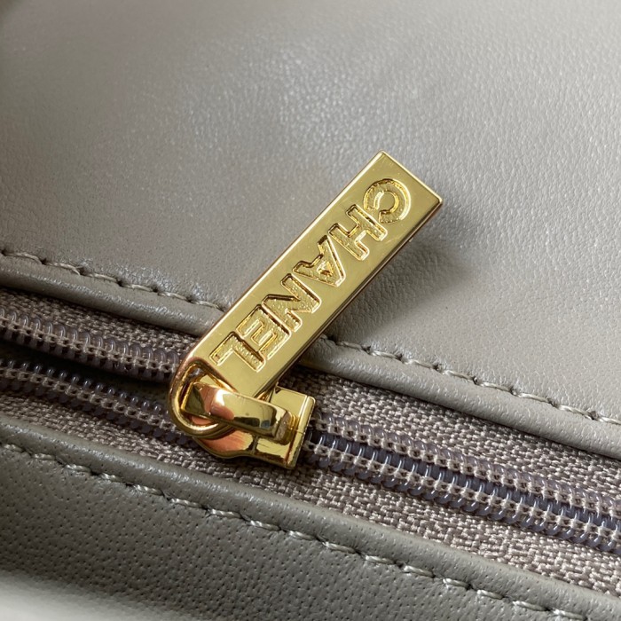  Handbag Chanel  size  17 cm