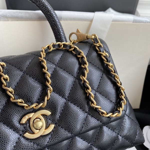  Handbag  Chanel  size 23 cm