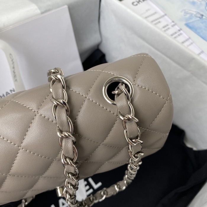  Handbag  Chanel  size  20 cm  