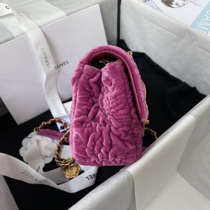  Handbag  Chanel AS2620 size  16×23.9 cm