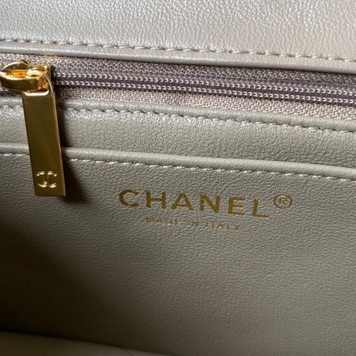  Handbag  Chanel  size 20 cm