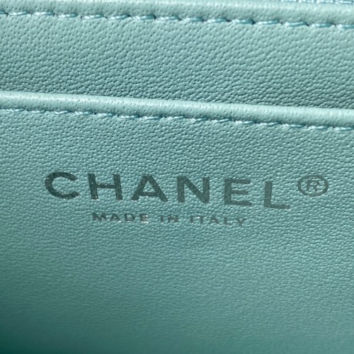  Handbag  Chanel size 17 cm