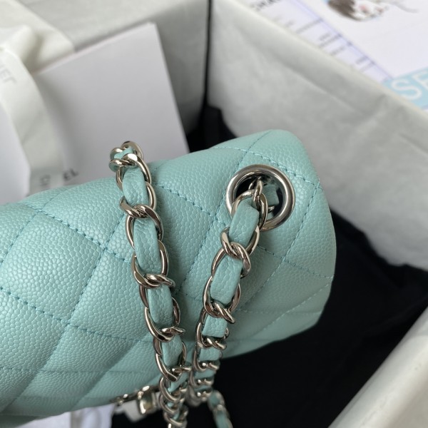  Handbag  Chanel size 17 cm