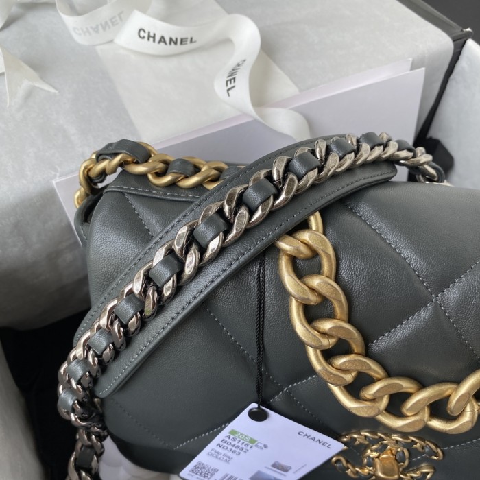  Handbag  Chanel  size  30 cm