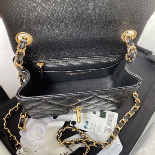 Handbag  Chanel  size 17 cm