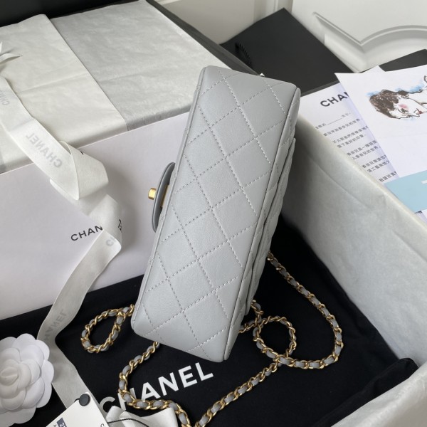  Handbag   Chanel  AS2431  size  20x12x6 cm