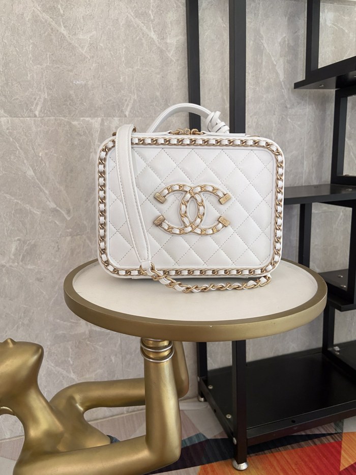  Handbag  Chanel 93343 size  21 cm