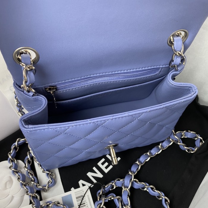  Handbag  Chanel size  17 cm