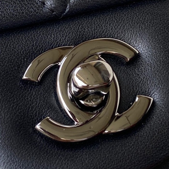  Handbag   Chanel  A01112  size  15.5x25.5x6.5 cm