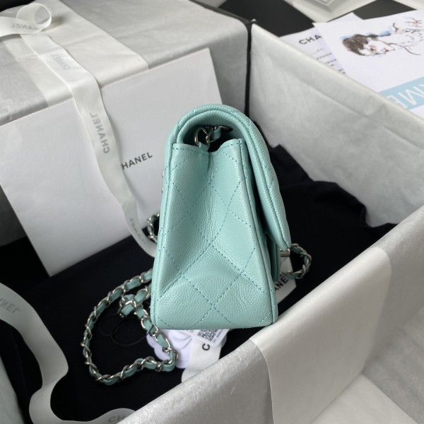 Handbag  Chanel  size 20 cm