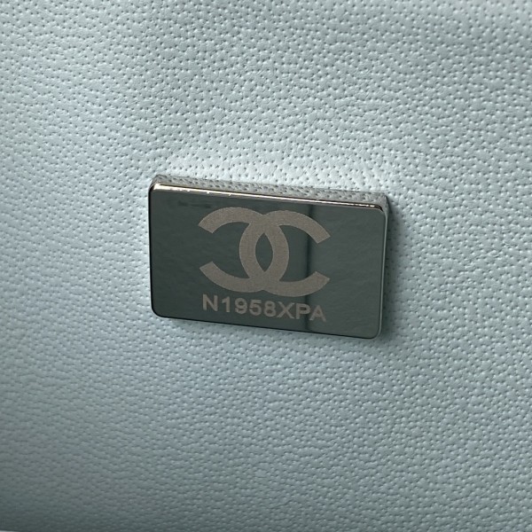 Handbag  Chanel A01112 size  15.5x25.5x6.5 cm