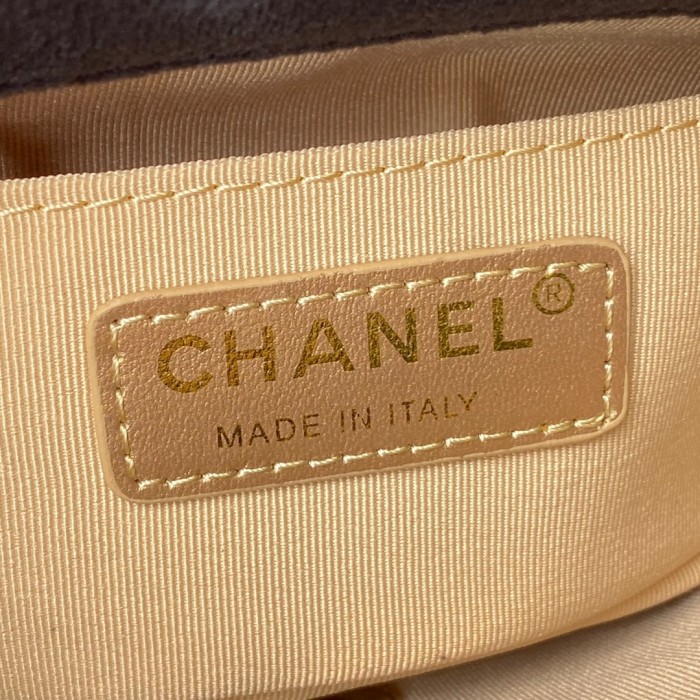 Handbag  Chanel size  17 cm