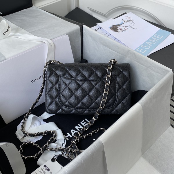  Handbag Chanel size 20 cm