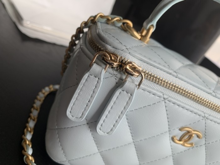  Handbag Chanel  size  17.5cmx10cmx8 cm