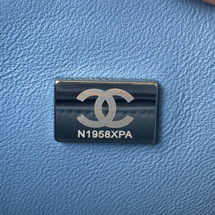  Handbag  Chanel  size  17 cm