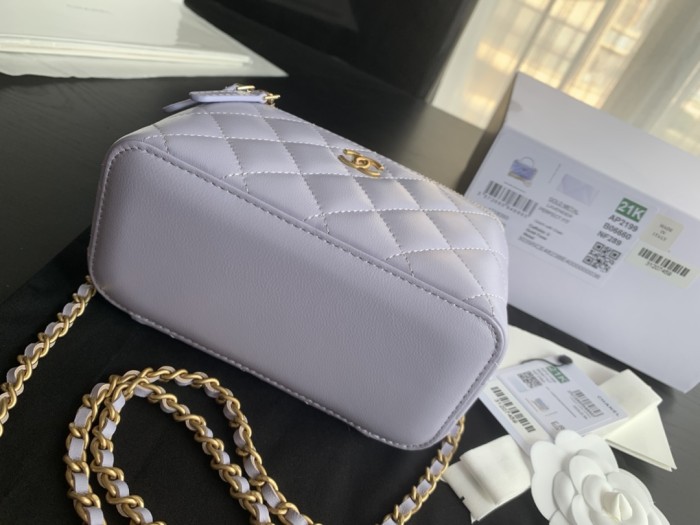 Handbag  Chanel  size 17.5cmx10cmx8 cm