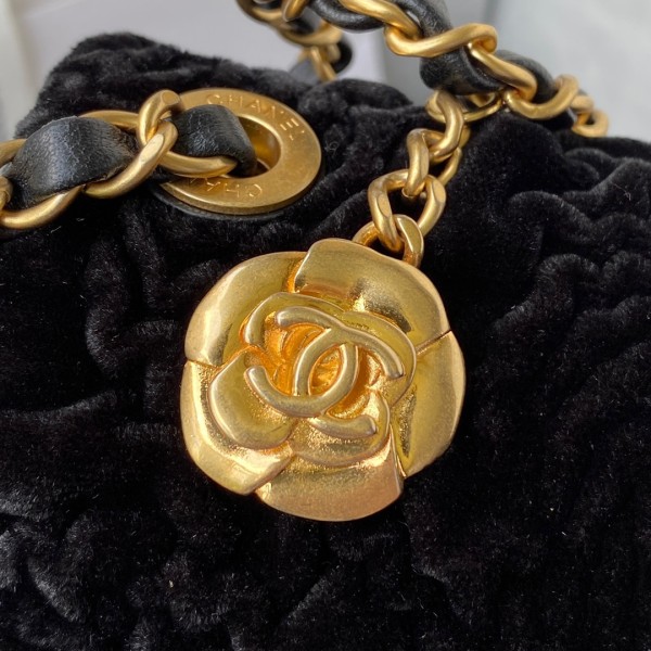  Handbag  Chanel  AS2619 size 14X19X8 cm