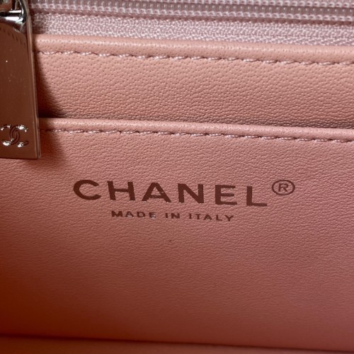 Handbag  Chanel  size 17 cm