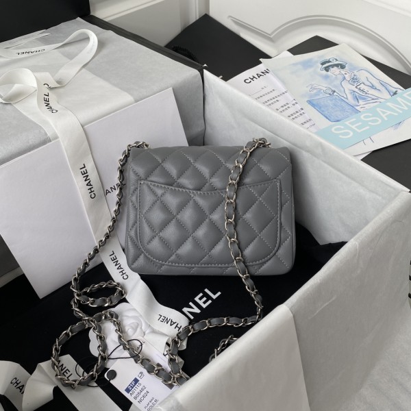 Handbag  Chanel  size 17 cm