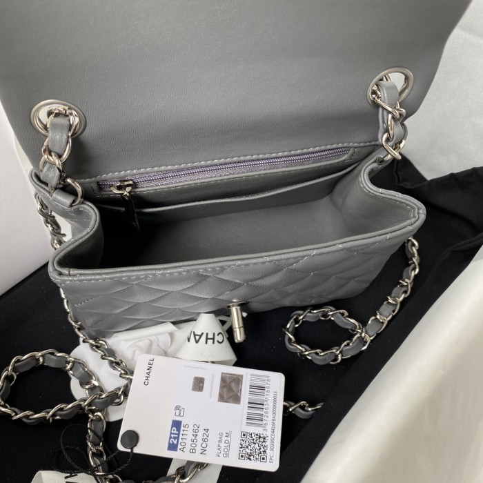 Handbag  Chanel  size 17 cm