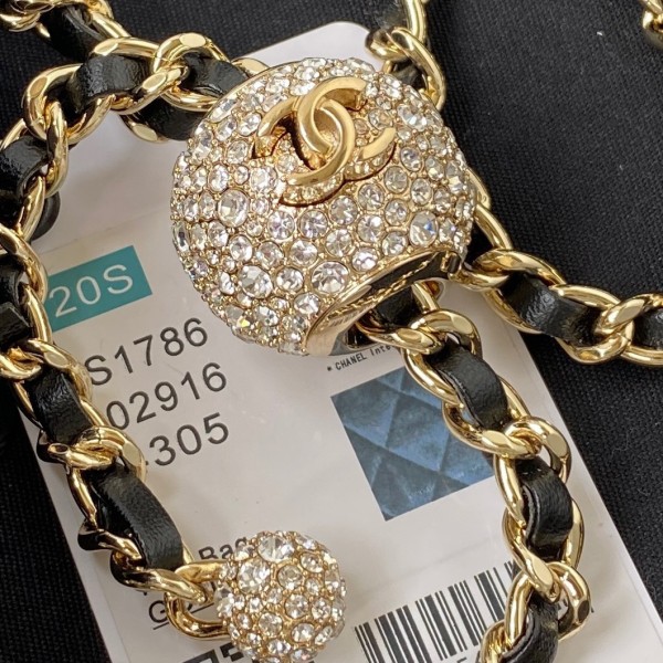  Handbag  Chanel  size  20x13x7 cm