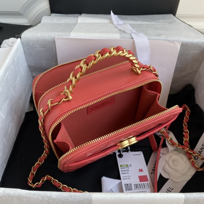  Handbag  Chanel  size  19x13.5x7.5 cm