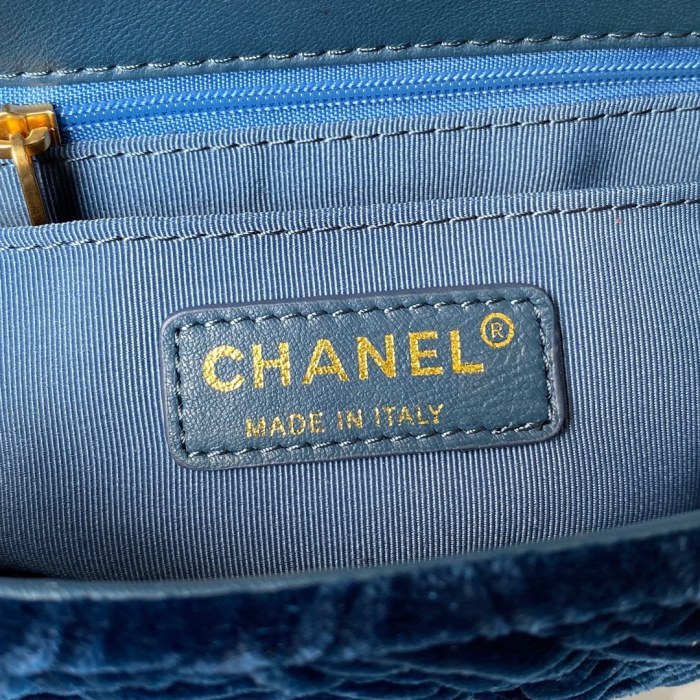  Handbag  Chanel AS2620 size 16×23.9 cm