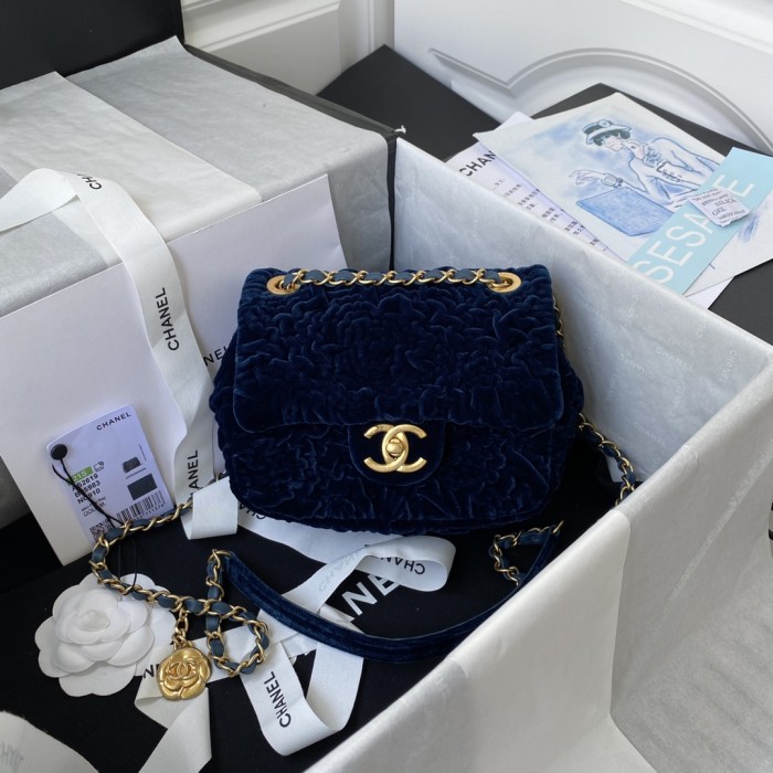  Handbag  Chanel AS2619 size 14X19X8 cm