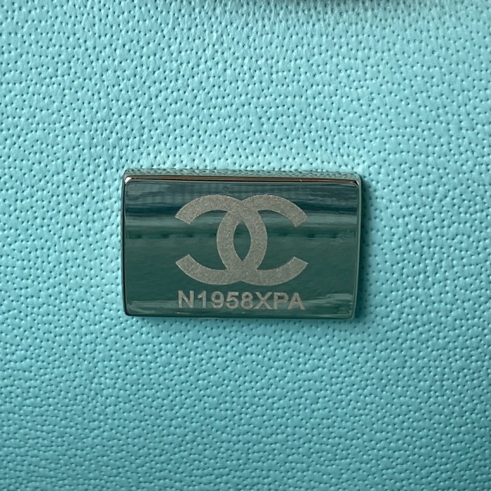 Handbag  Chanel  size 20 cm