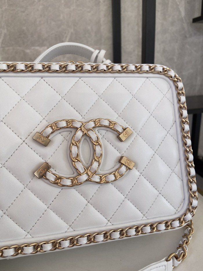  Handbag  Chanel 93343 size  21 cm