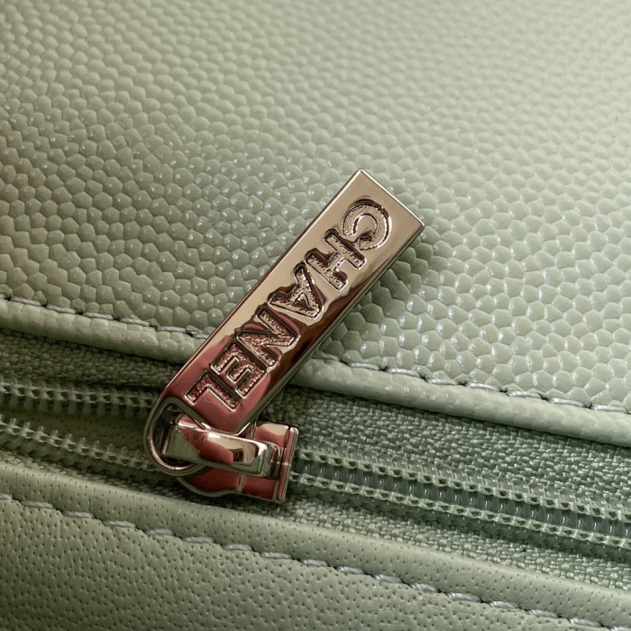  Handbag Chanel size  20 cm