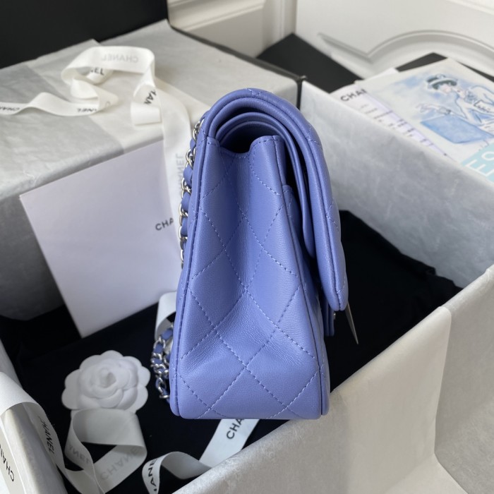  Handbag  Chanel  A01112  size  15.5x25.5x6.5 cm