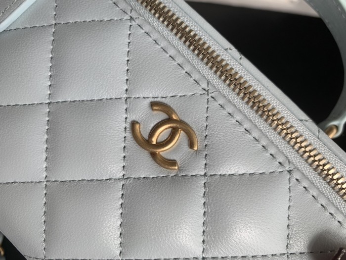 Handbag Chanel  size  17.5cmx10cmx8 cm