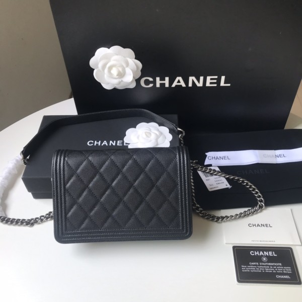  Handbag  Chanel  81969  size 19x12.5x3 cm