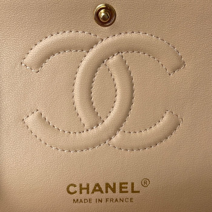  Handbag   Chanel A01112  size  15.5x25.5x6.5 cm