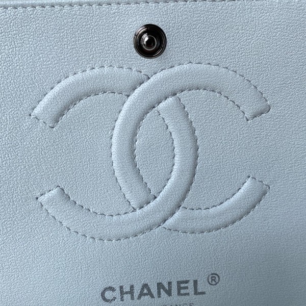  Handbag  Chanel    A01112  size  15.5x25.5x6.5 cm