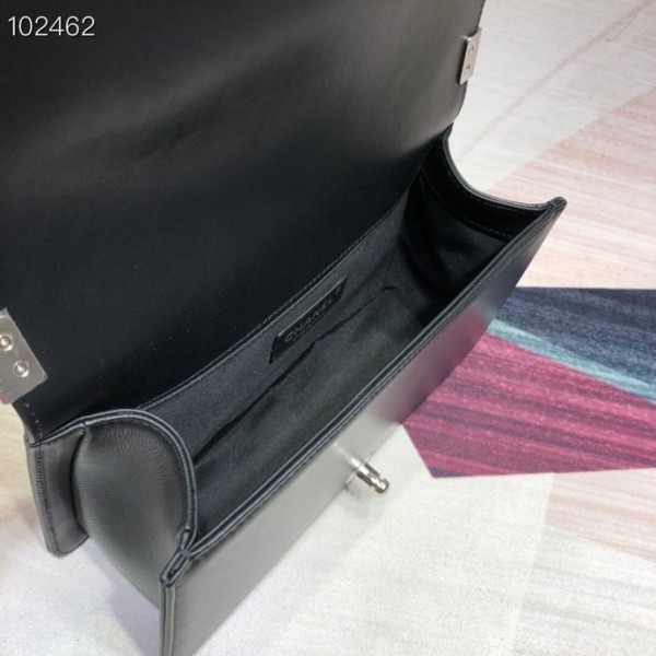  Handbag  Chanel 67086  size 15×25×9 cm