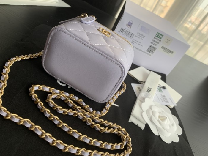  Handbag  Chanel  size 17.5cmx10cmx8 cm 