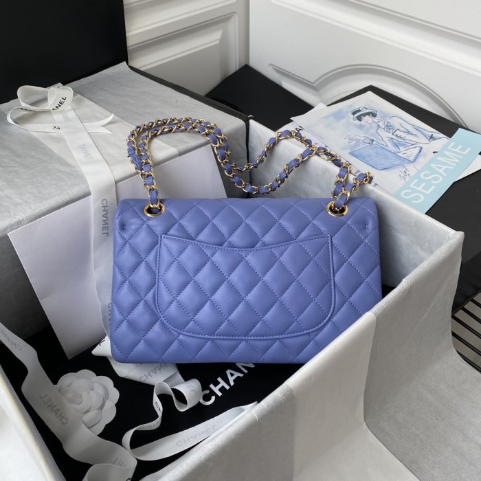 Handbag  Chanel  A01112 size  15.5x25.5x6.5 cm