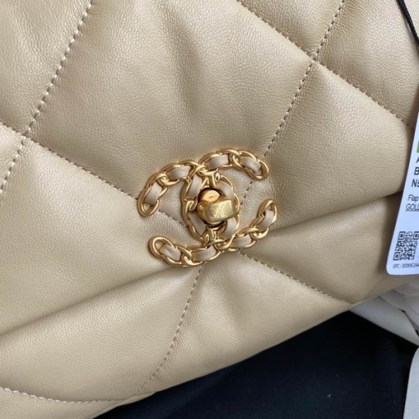  Handbag  Chanel  size 26 cm