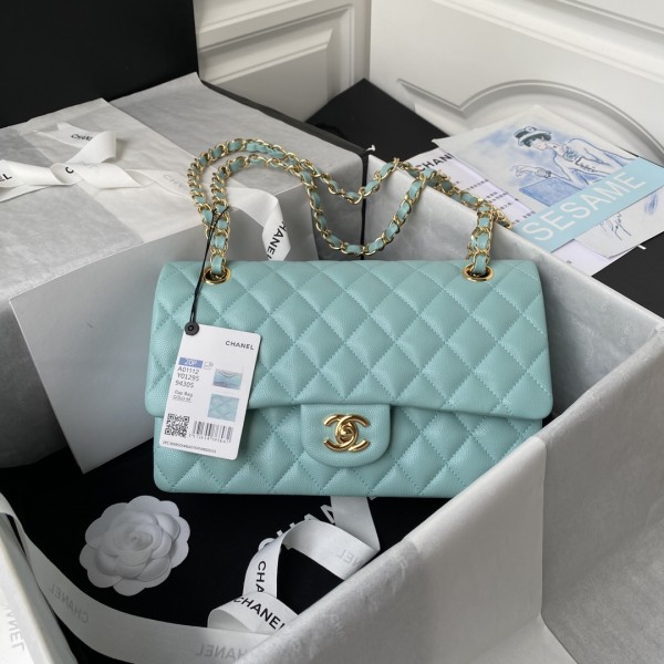  Handbag  Chanel A01112 size  15.5x25.5x6.5 cm