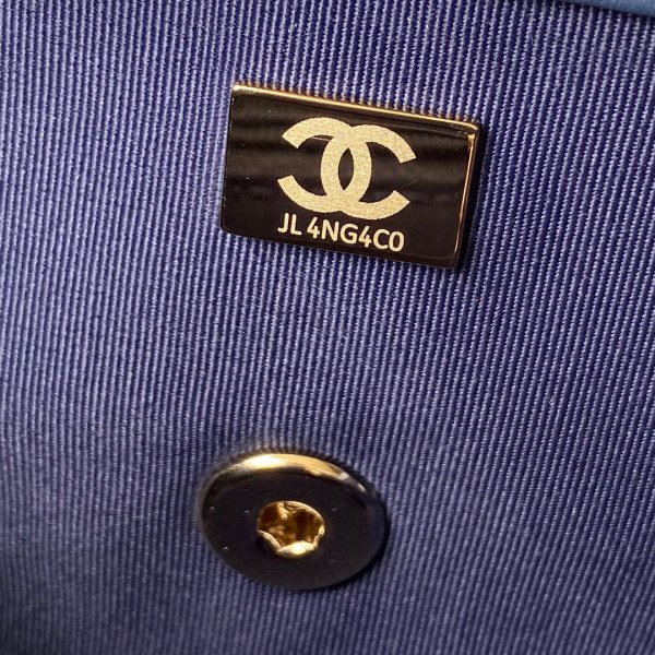  Handbag  Chanel  size 17 cm