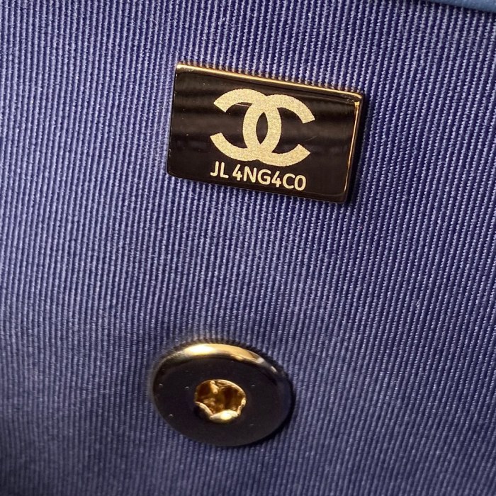  Handbag  Chanel  size 17 cm