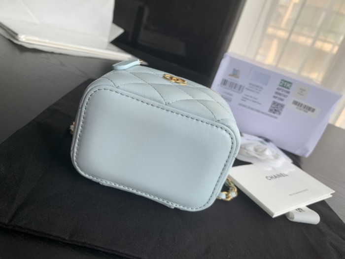  Handbag Chanel  size 17.5cmx10cmx8 cm